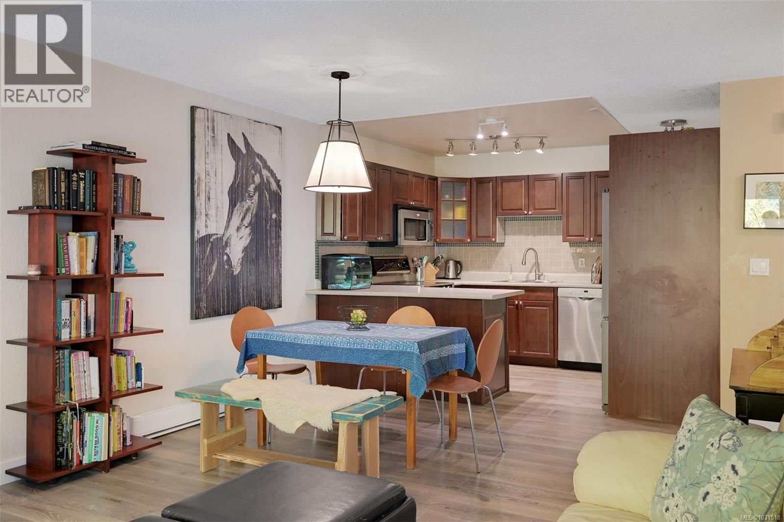 1294 DENMAN STREET Image 20