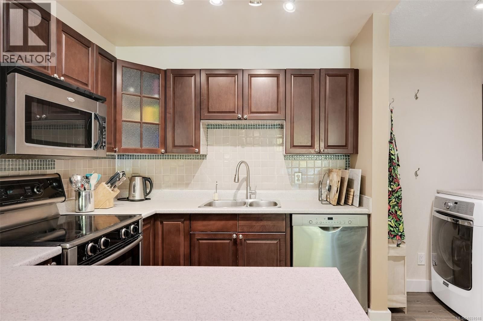 1294 DENMAN STREET Image 26