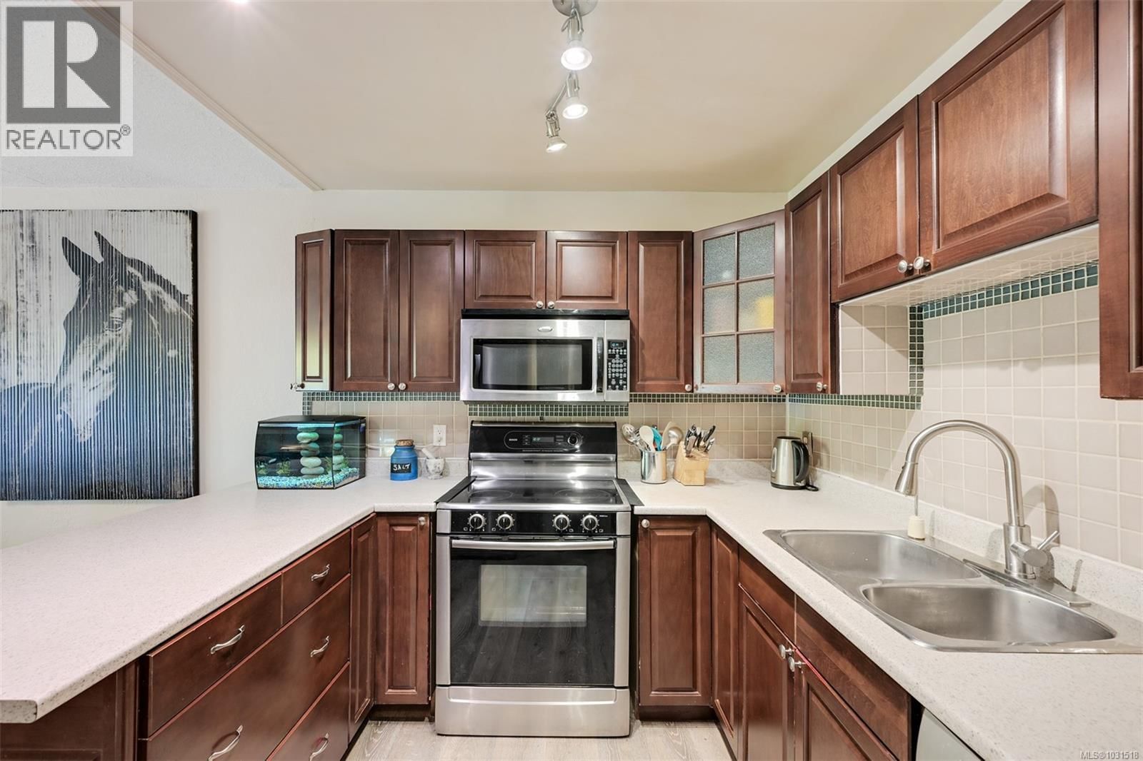 1294 DENMAN STREET Image 28