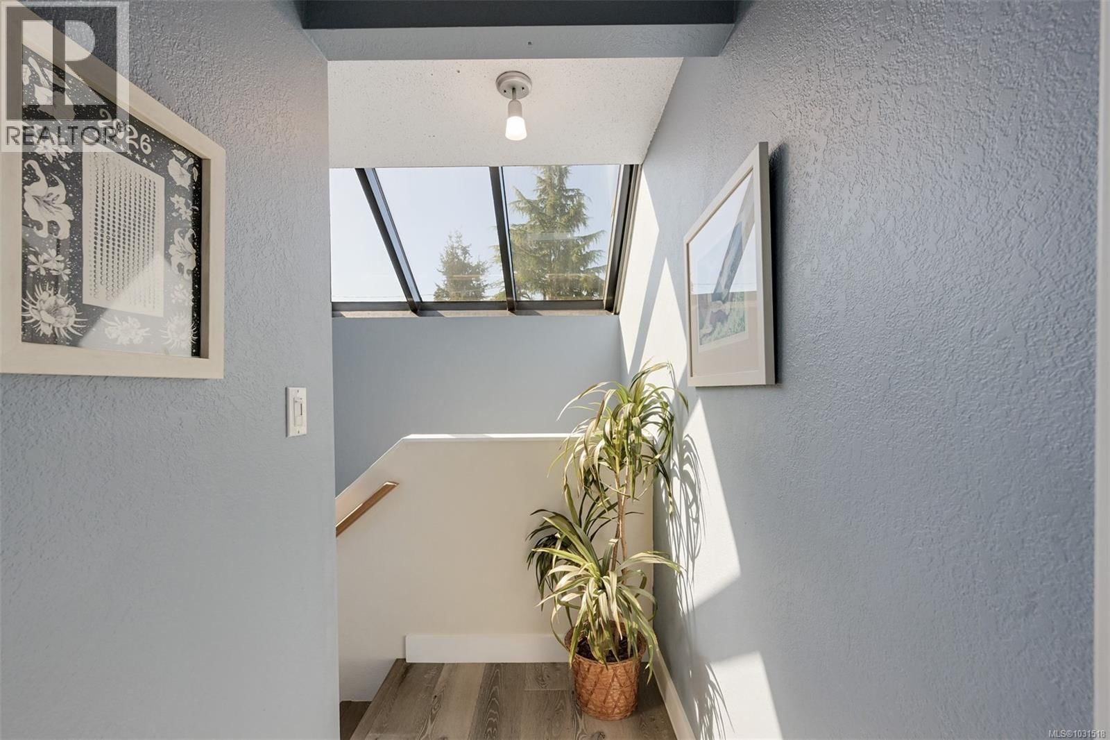 1294 DENMAN STREET Image 37