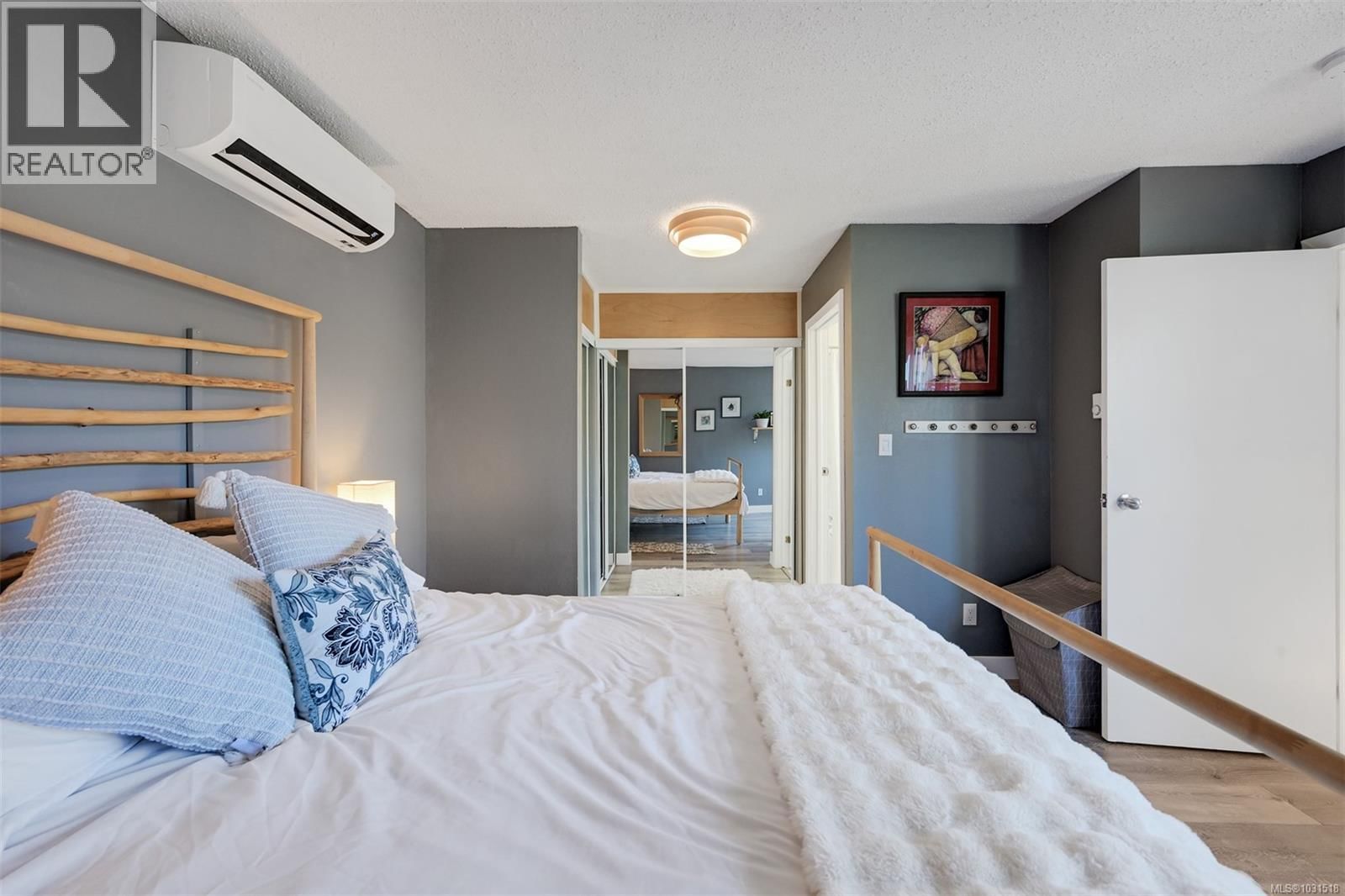 1294 DENMAN STREET Image 41