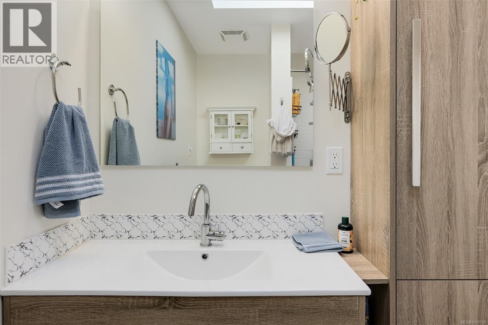 1294 DENMAN STREET Image 47