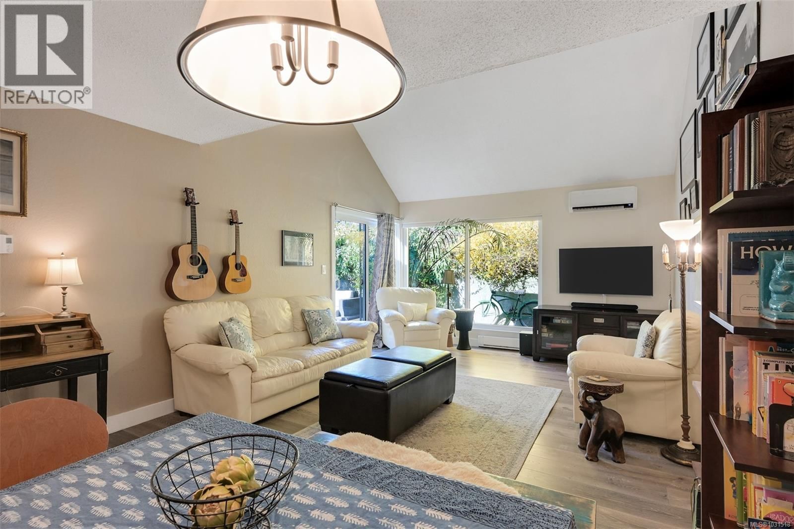 1294 DENMAN STREET Image 9