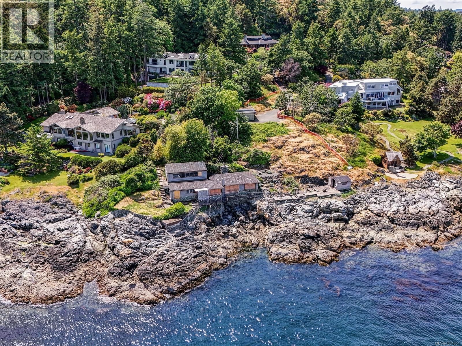 6000 Lockehaven Drive, Saanich, British Columbia V8N 4J5