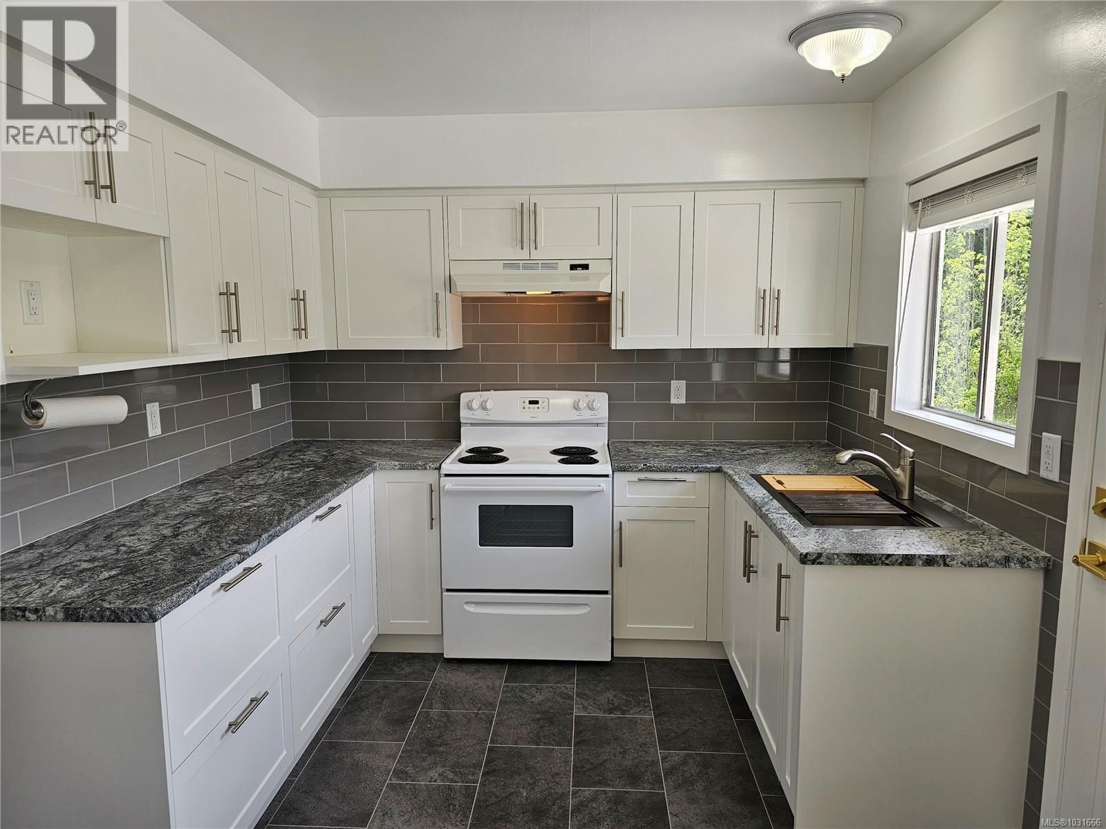 5890 CHESTERFIELD Avenue property photo
