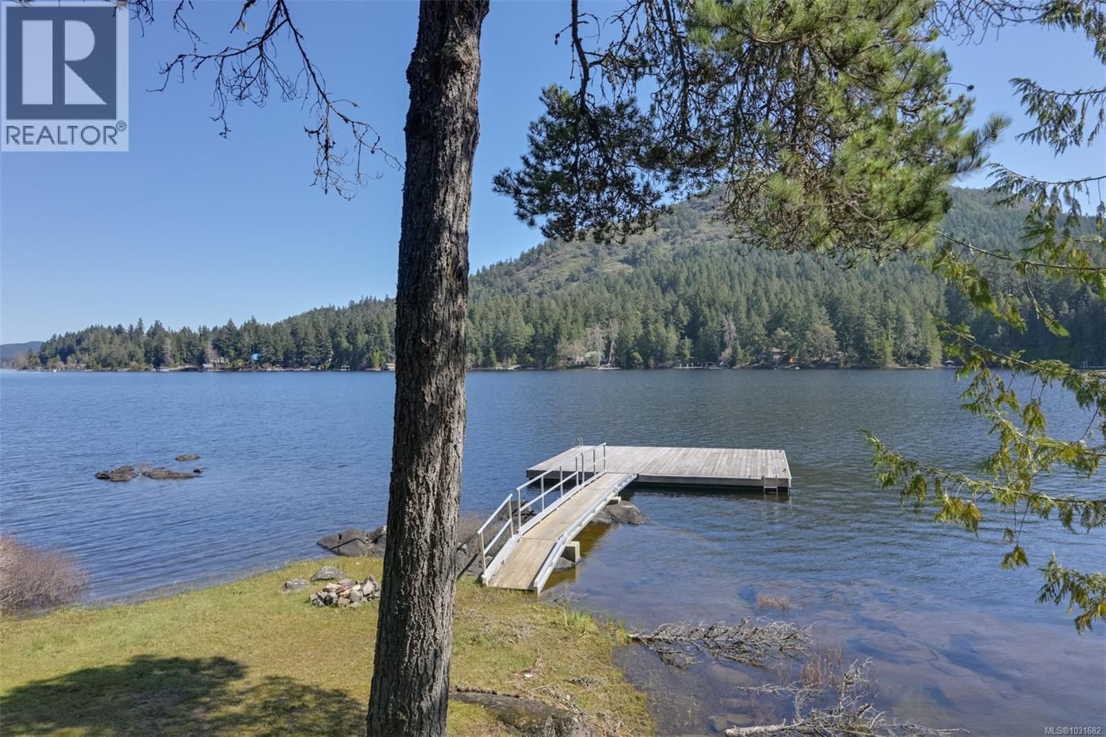 2037 IDA AVENUE Image 11