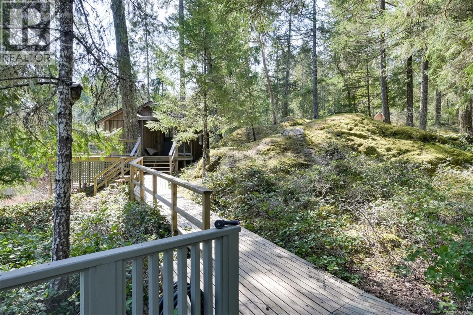 2037 IDA AVENUE Image 28