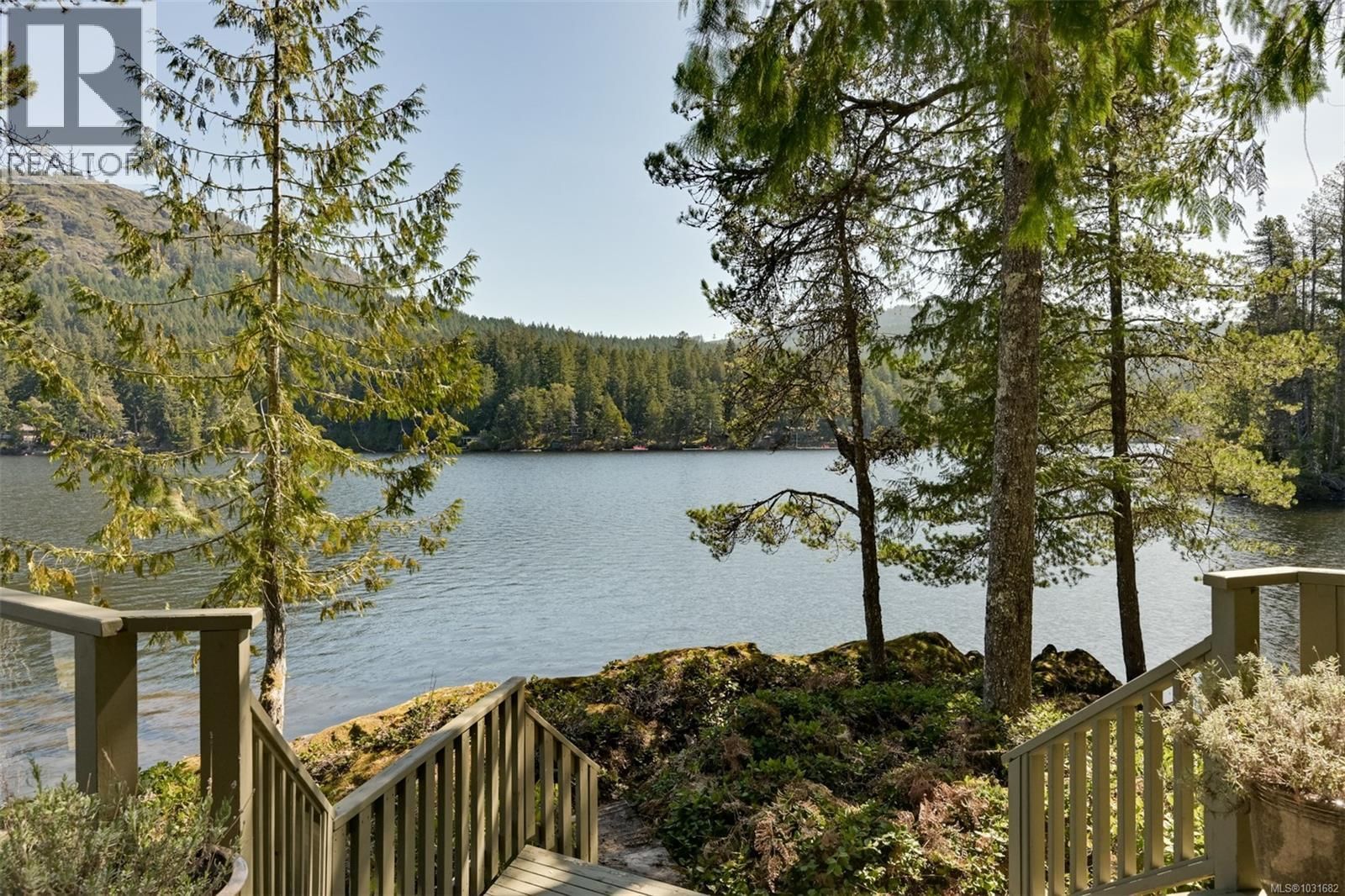 2037 IDA AVENUE Image 4