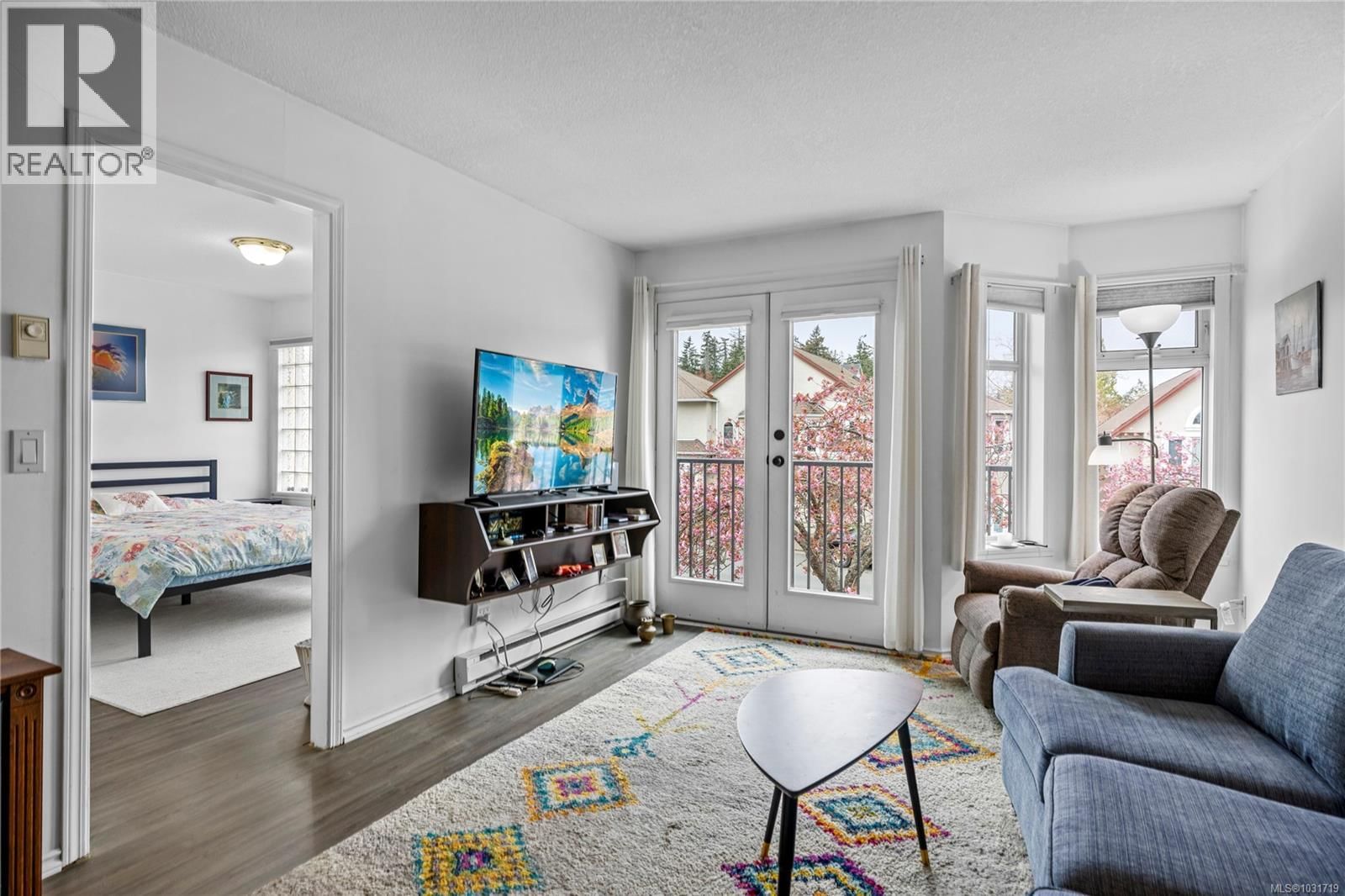 4 668 Beach Road property photo