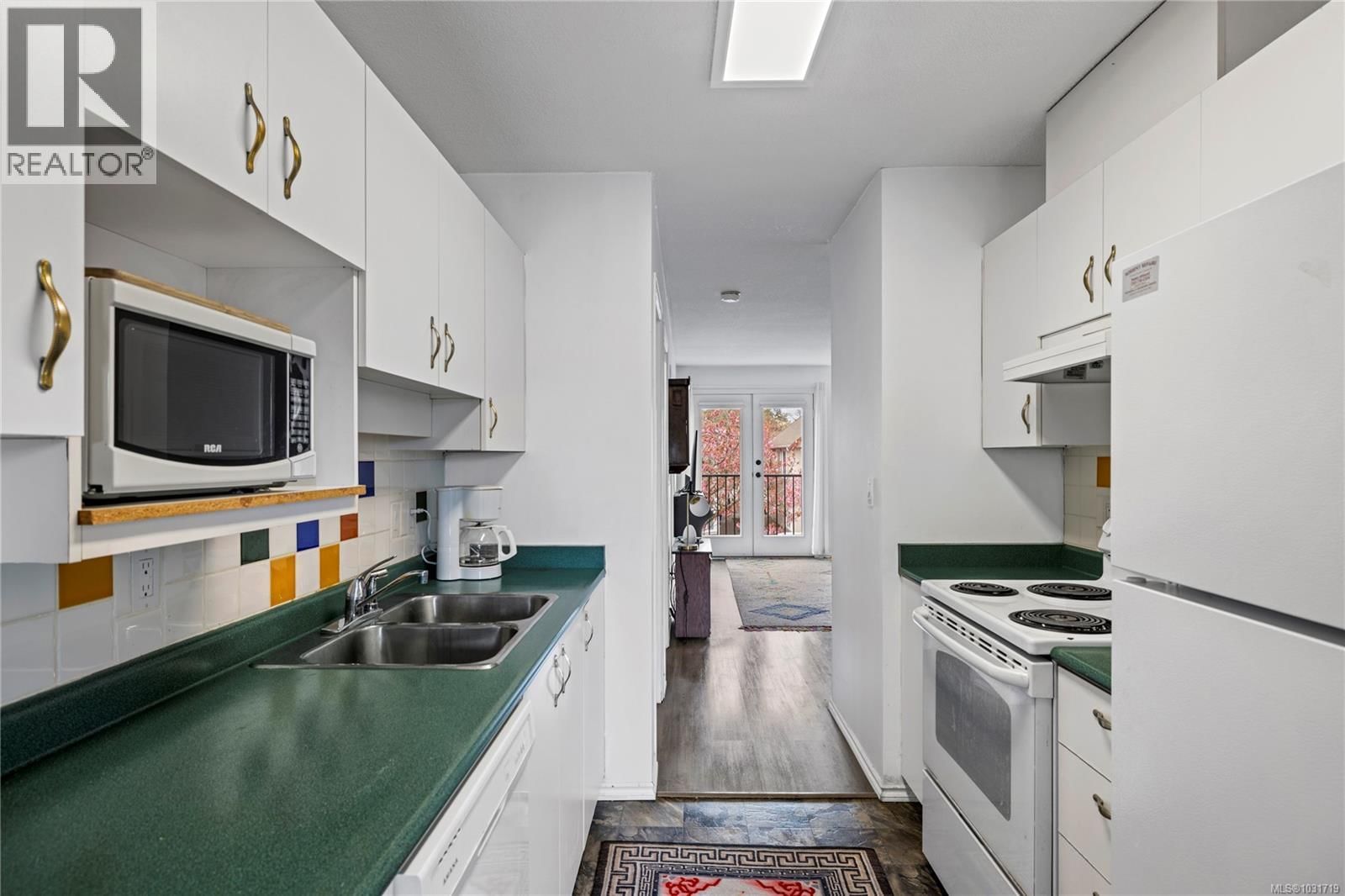 4 668 Beach Road property photo