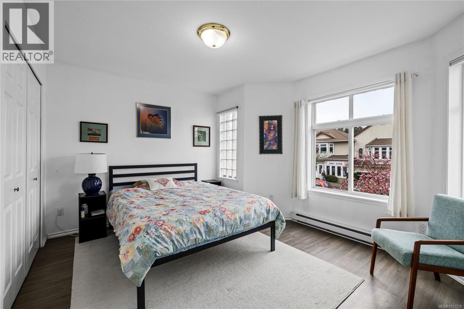 4 668 Beach Road property photo