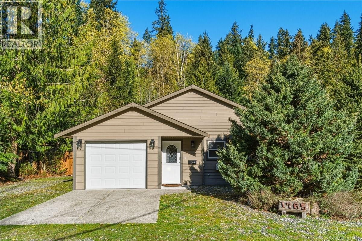 1765 Cameron Crescent property photo
