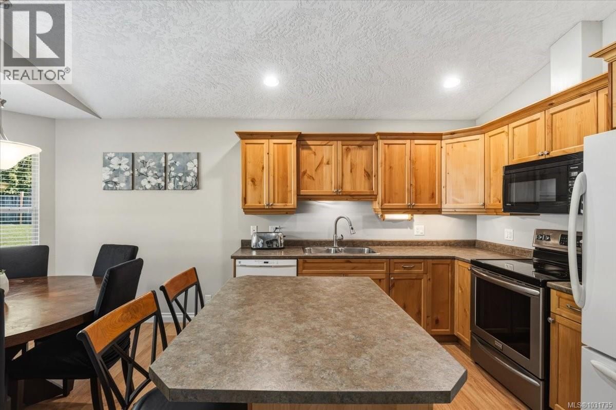 1765 Cameron Crescent property photo