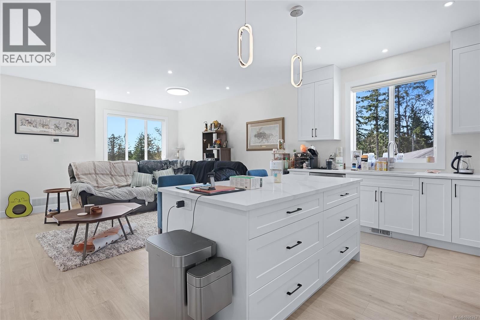 102 LINMARK WAY Image 13