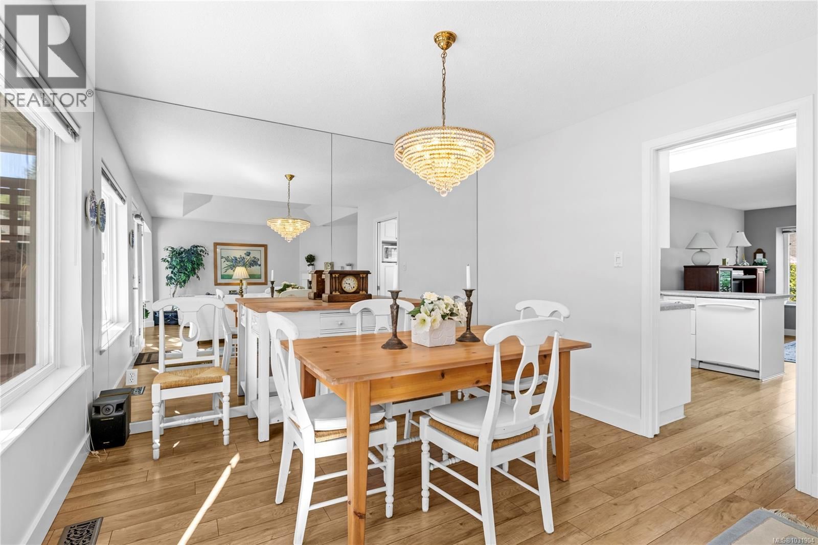 18 - 850 ARBUTUS STREET Image 4