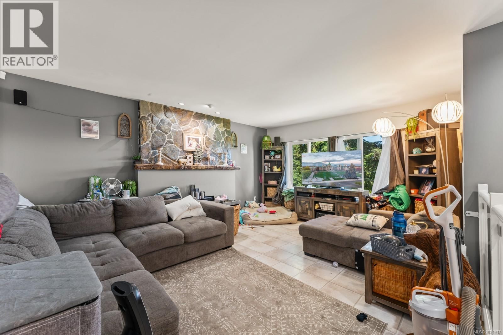 405 Tamarack Road property photo