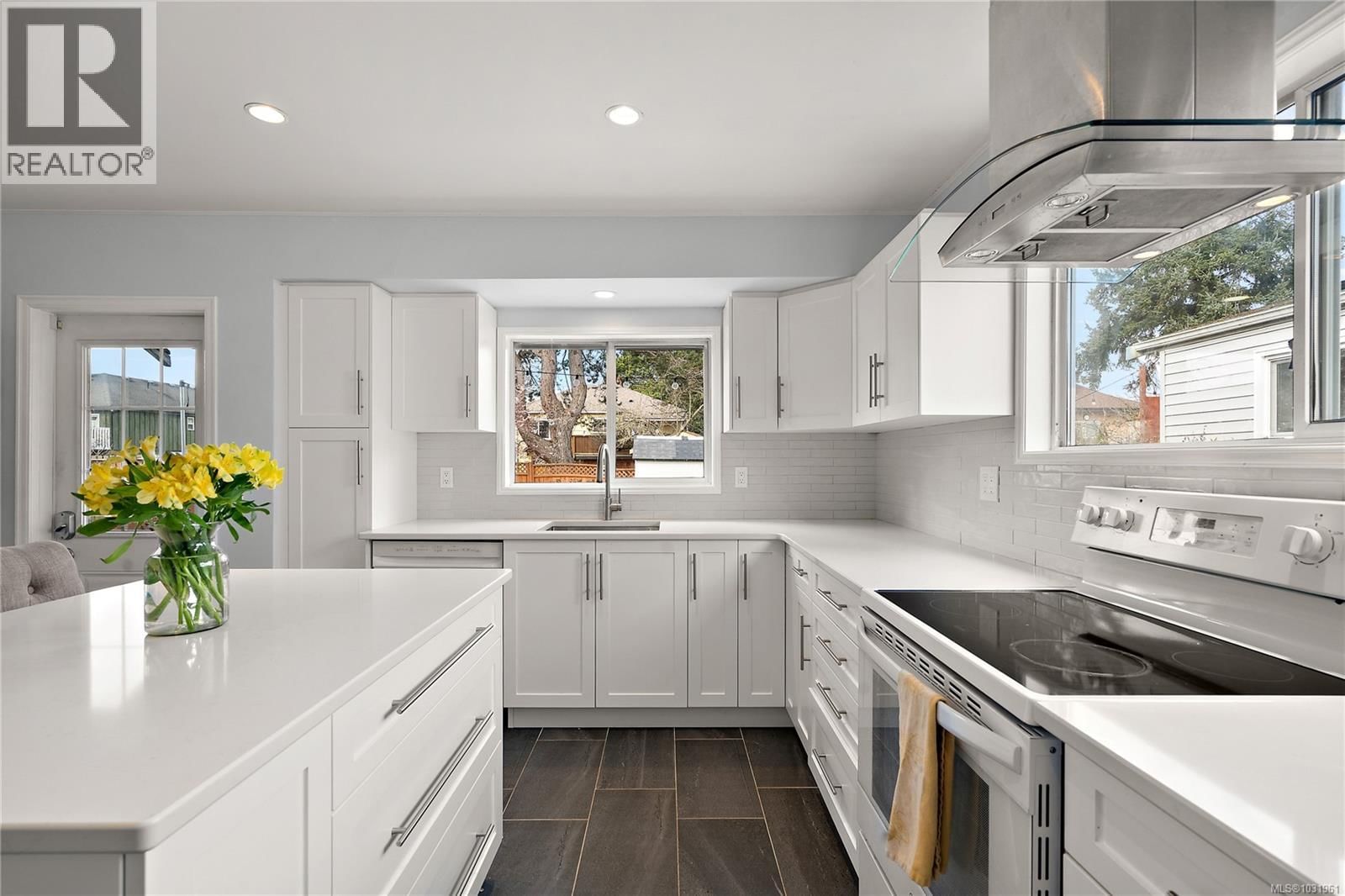 3166 EARL GREY STREET Image 11