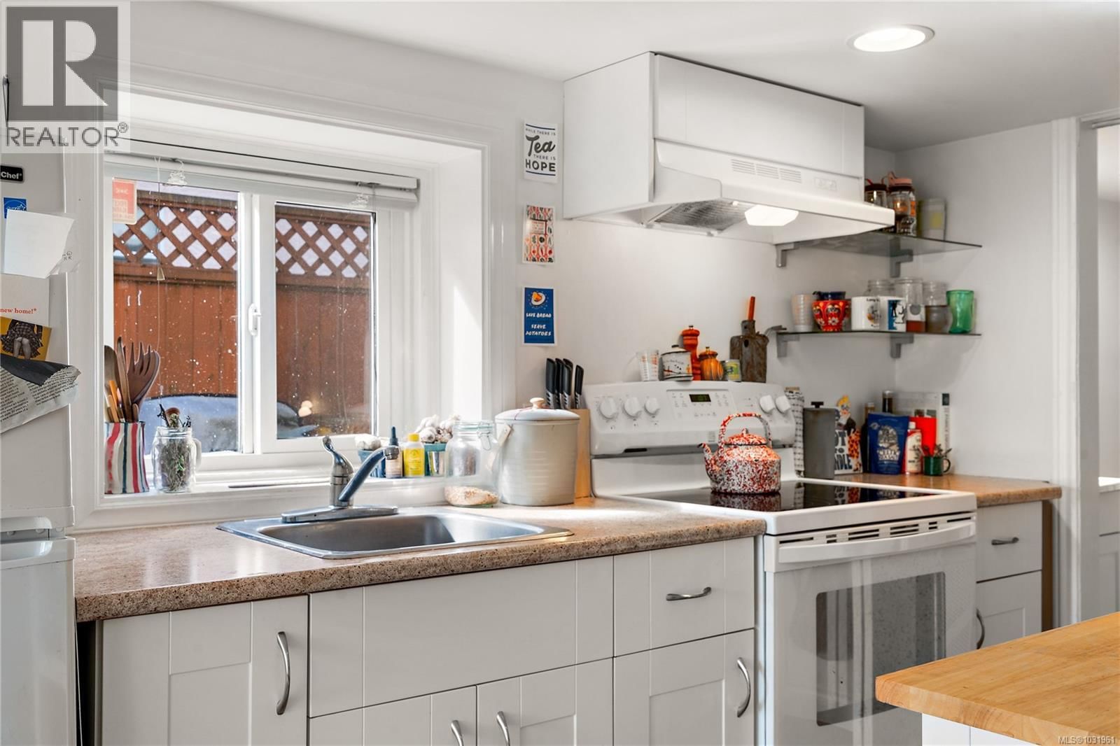 3166 EARL GREY STREET Image 23