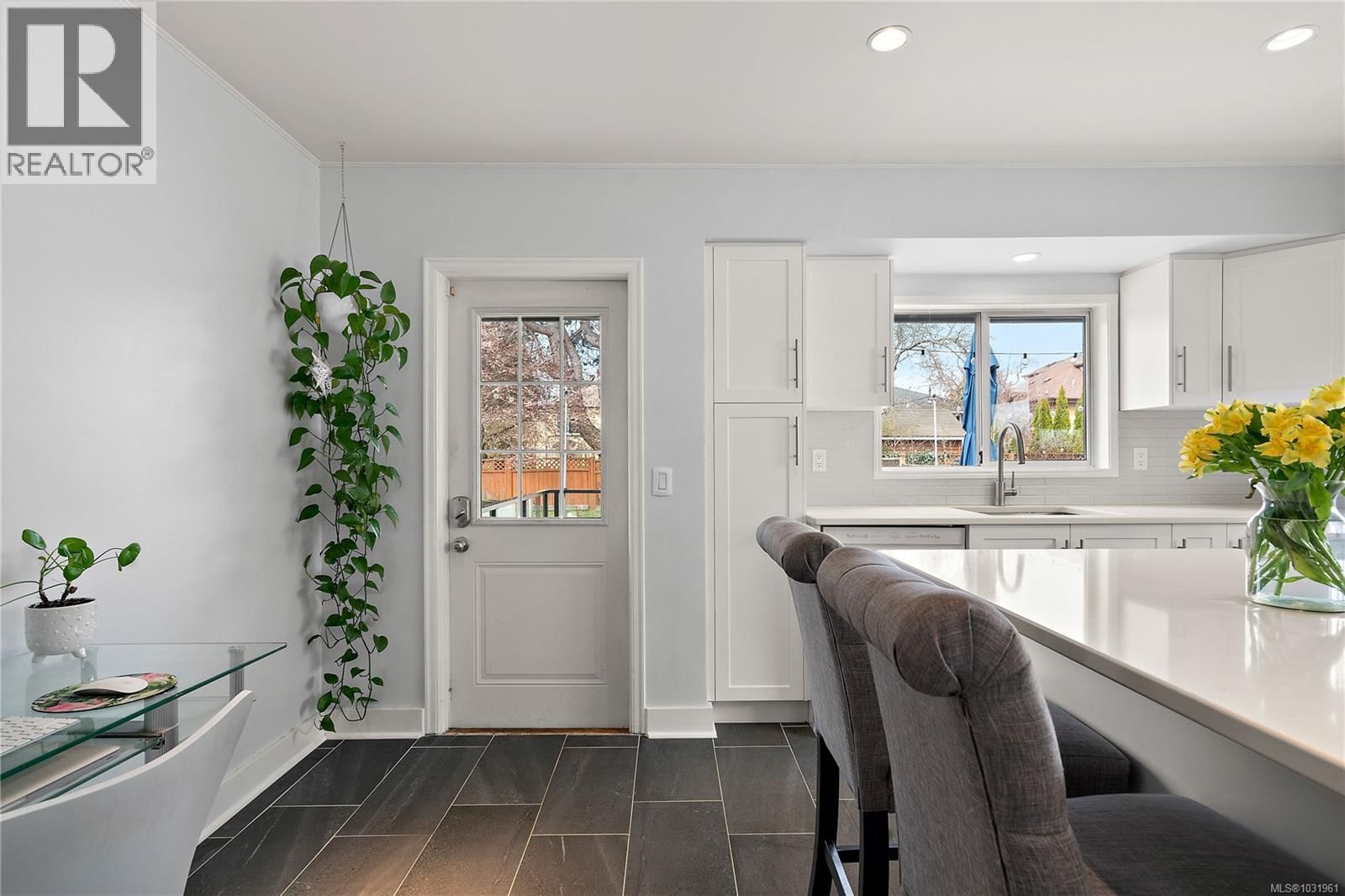 3166 EARL GREY STREET Image 8