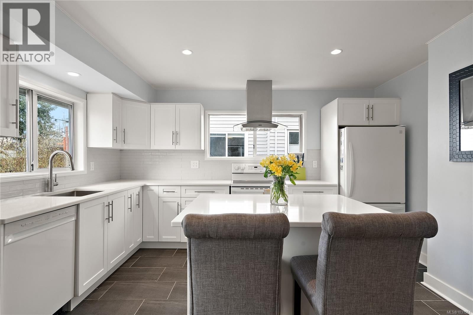 3166 EARL GREY STREET Image 9