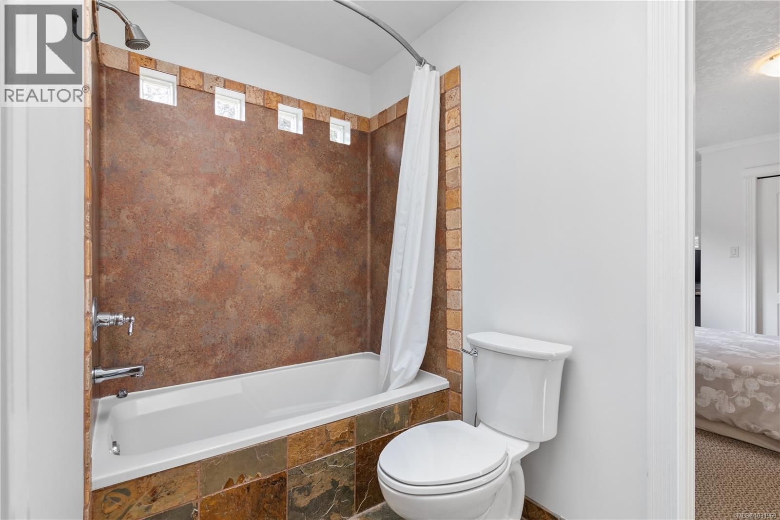 3361 HATLEY DRIVE Image 51