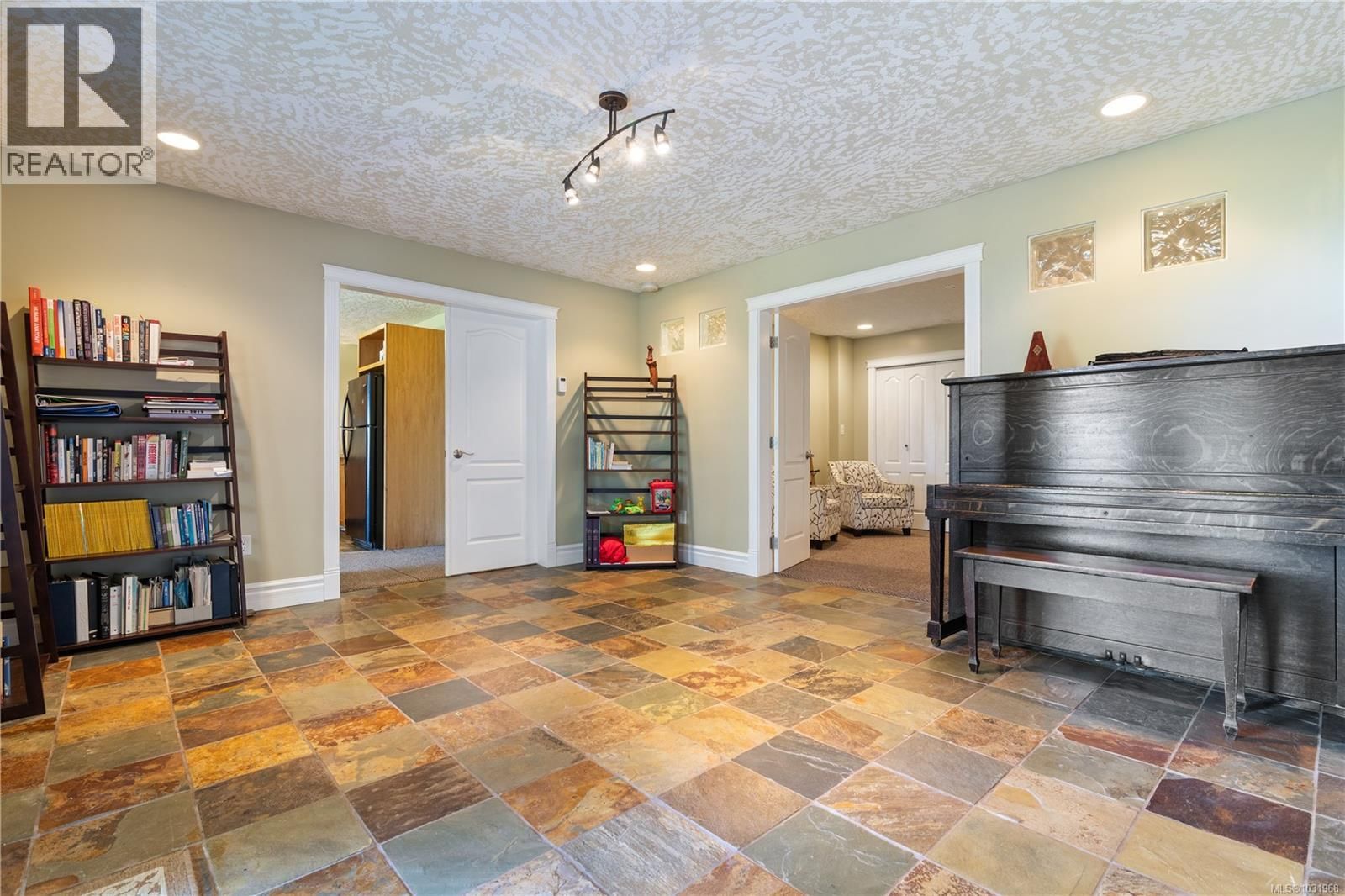 3361 HATLEY DRIVE Image 59