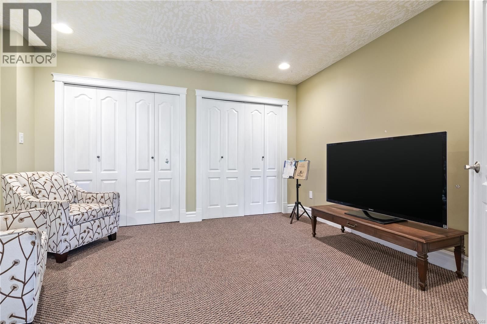 3361 HATLEY DRIVE Image 60