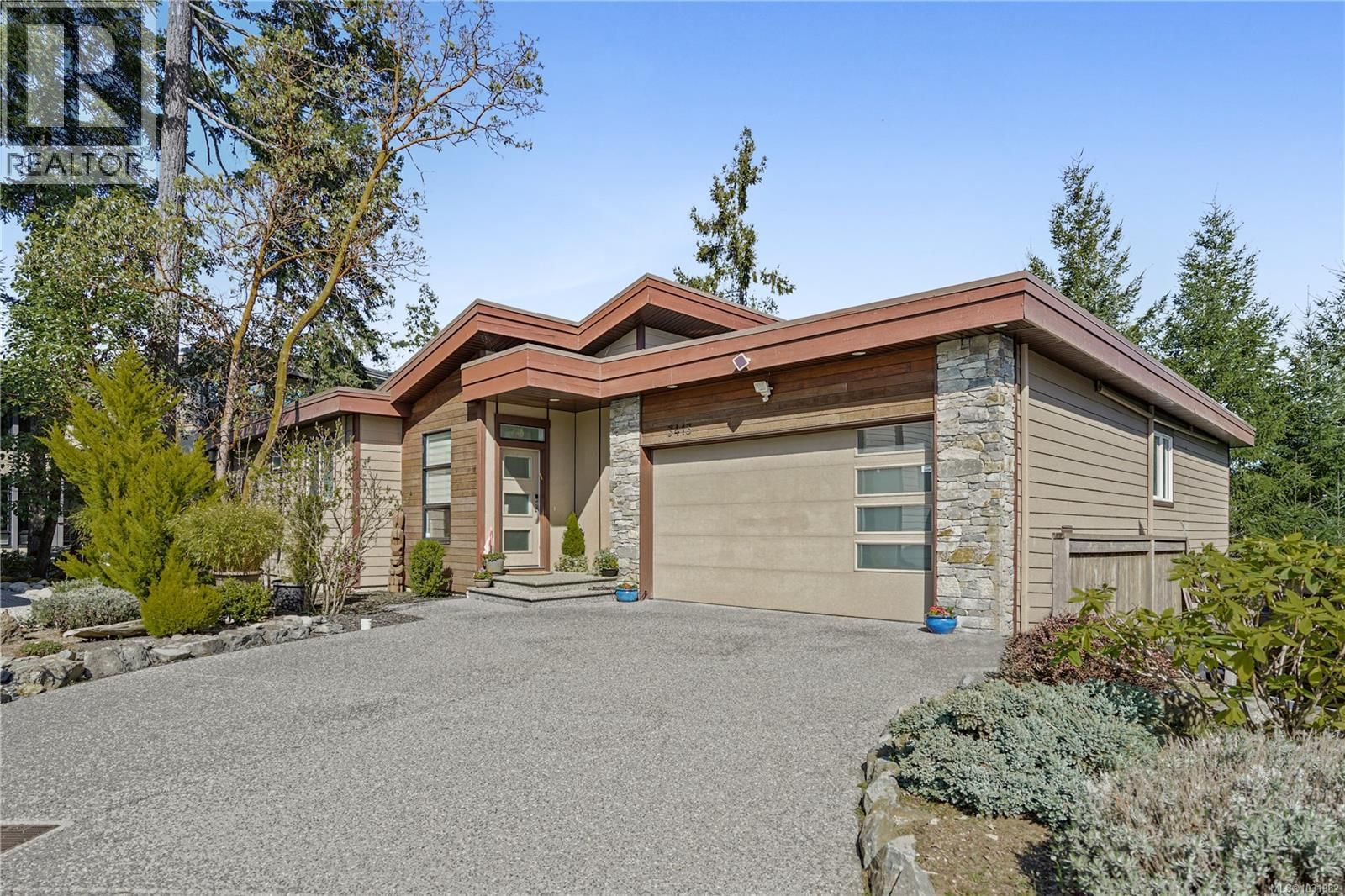 3413 BARRINGTON ROAD Image 1