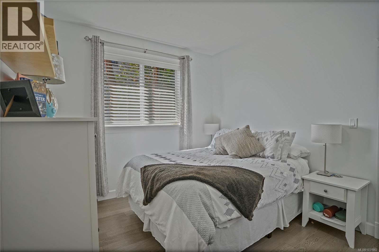 3413 BARRINGTON ROAD Image 14