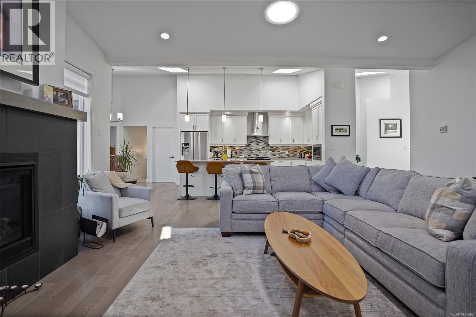 3413 BARRINGTON ROAD Image 3