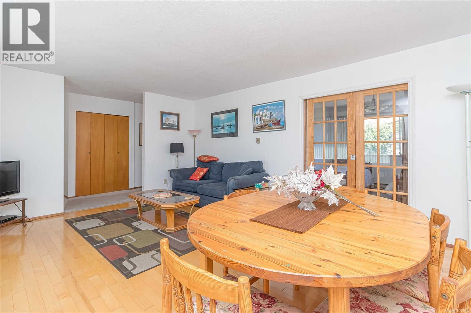 9975 Victoria Road property photo