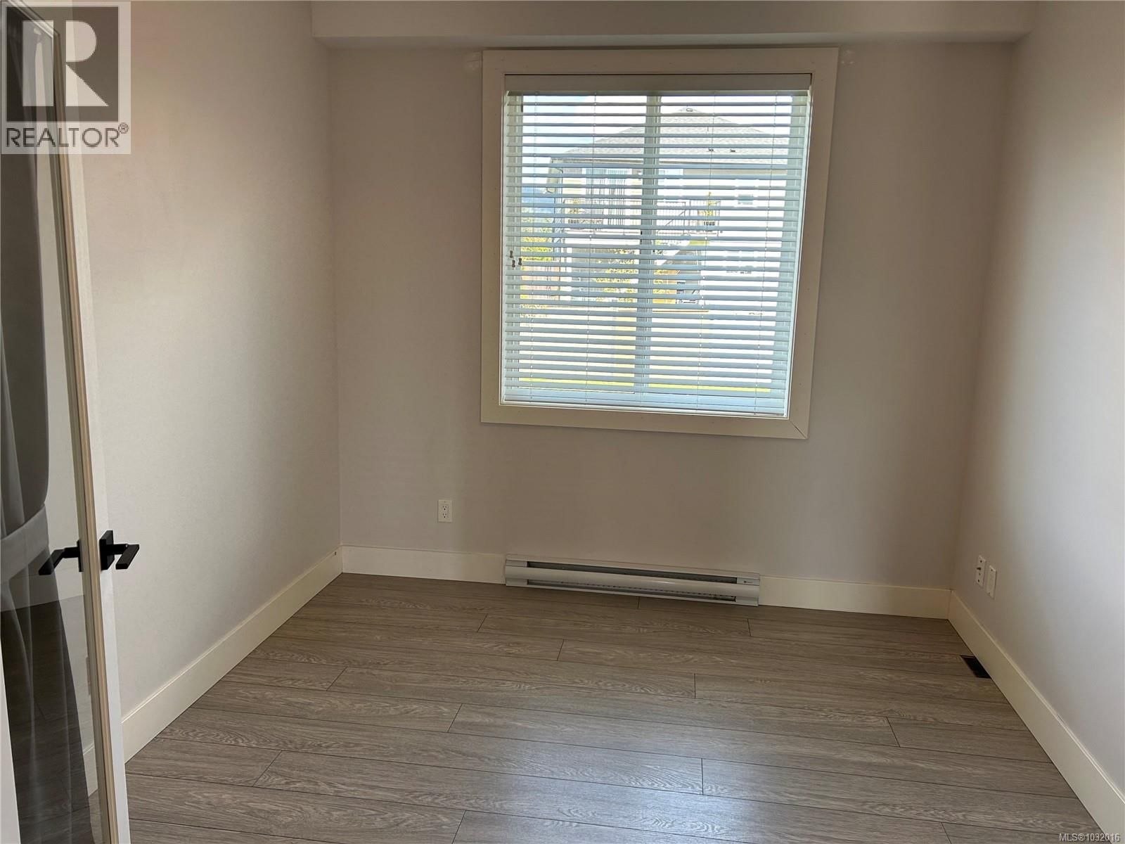 6568 FELDERHOF ROAD Image 11