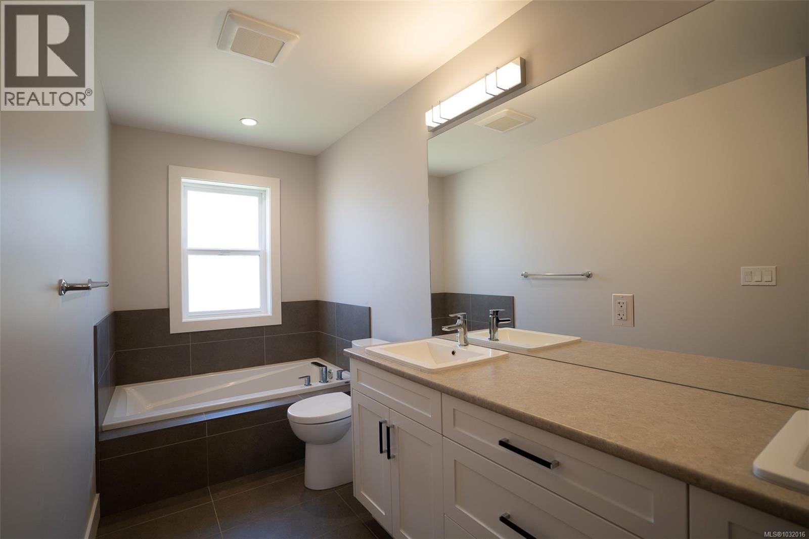 6568 FELDERHOF ROAD Image 13