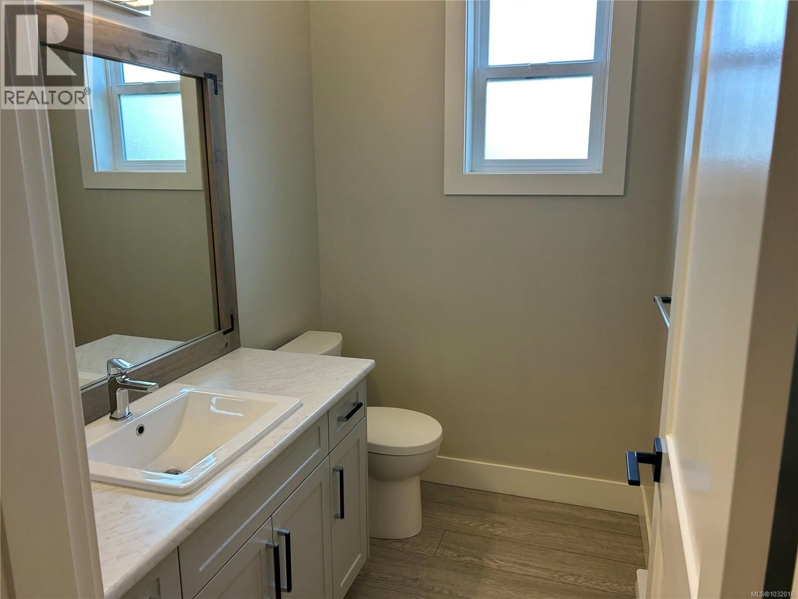 6568 FELDERHOF ROAD Image 16