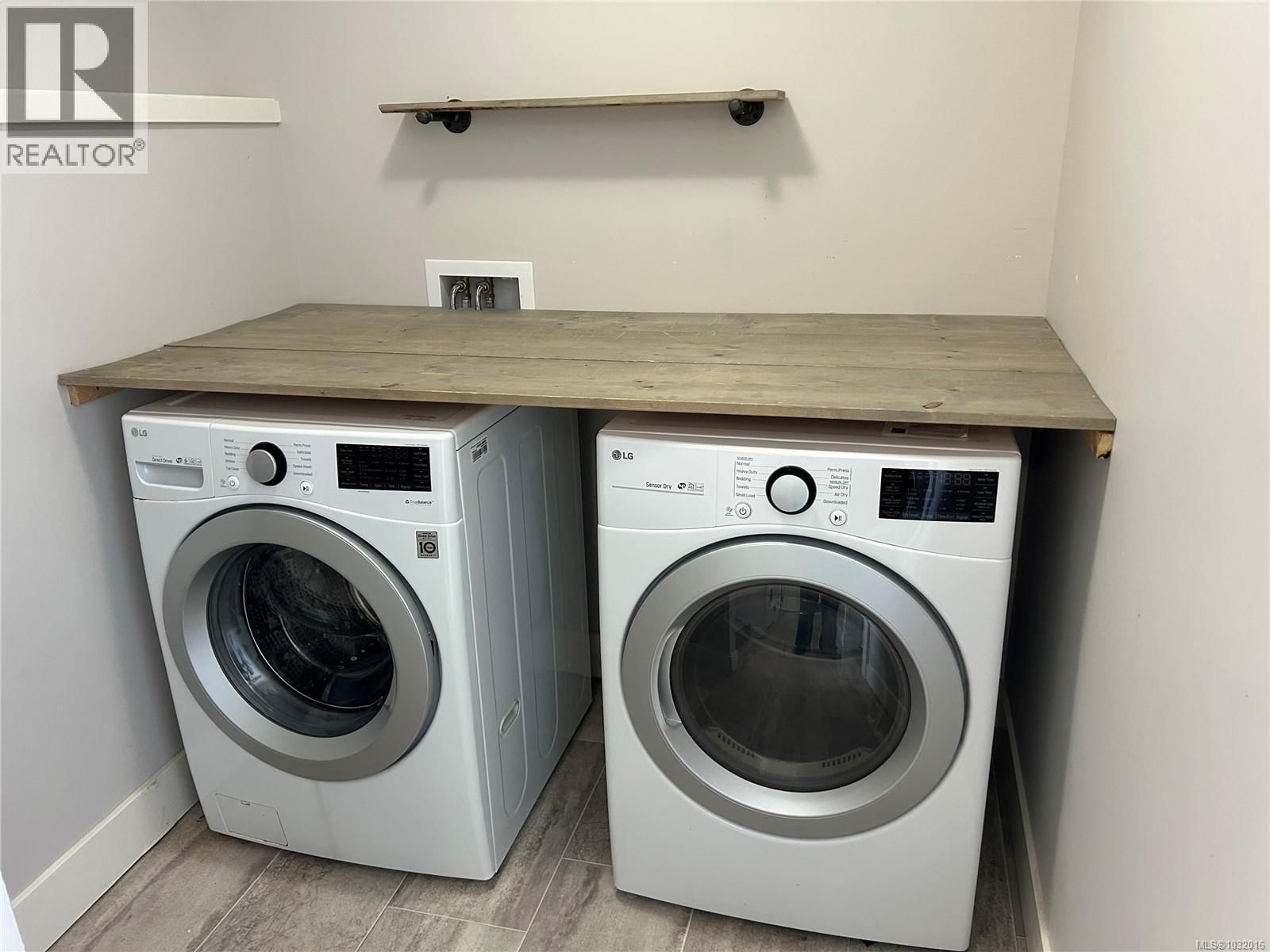 6568 FELDERHOF ROAD Image 17