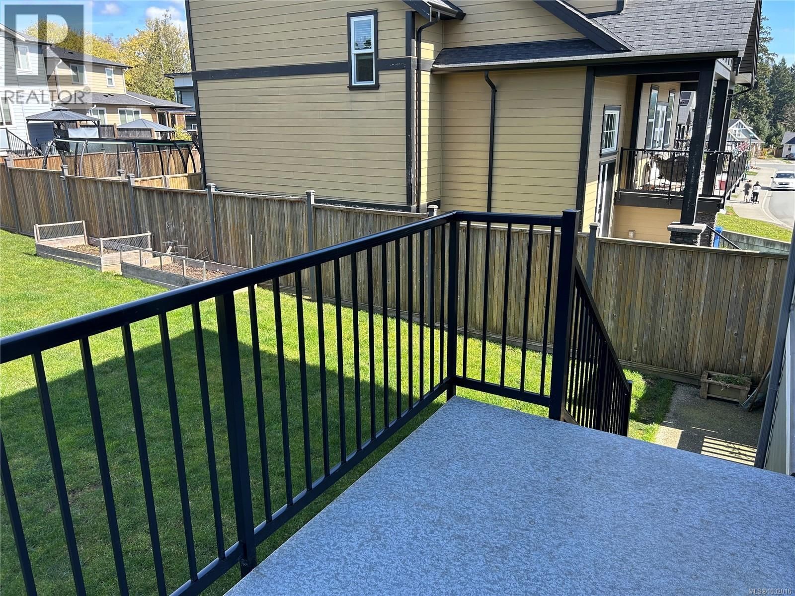 6568 FELDERHOF ROAD Image 21