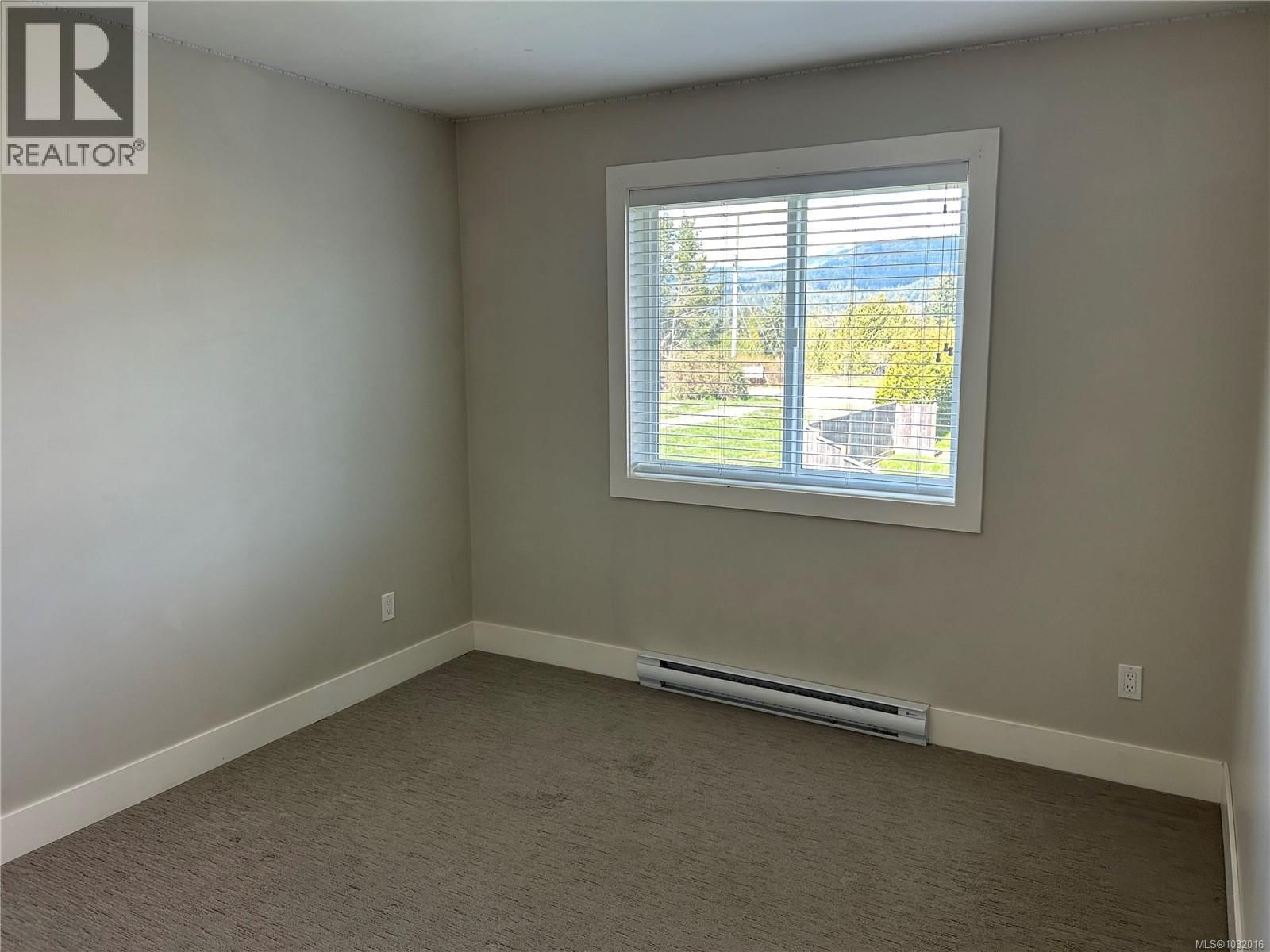 6568 FELDERHOF ROAD Image 24