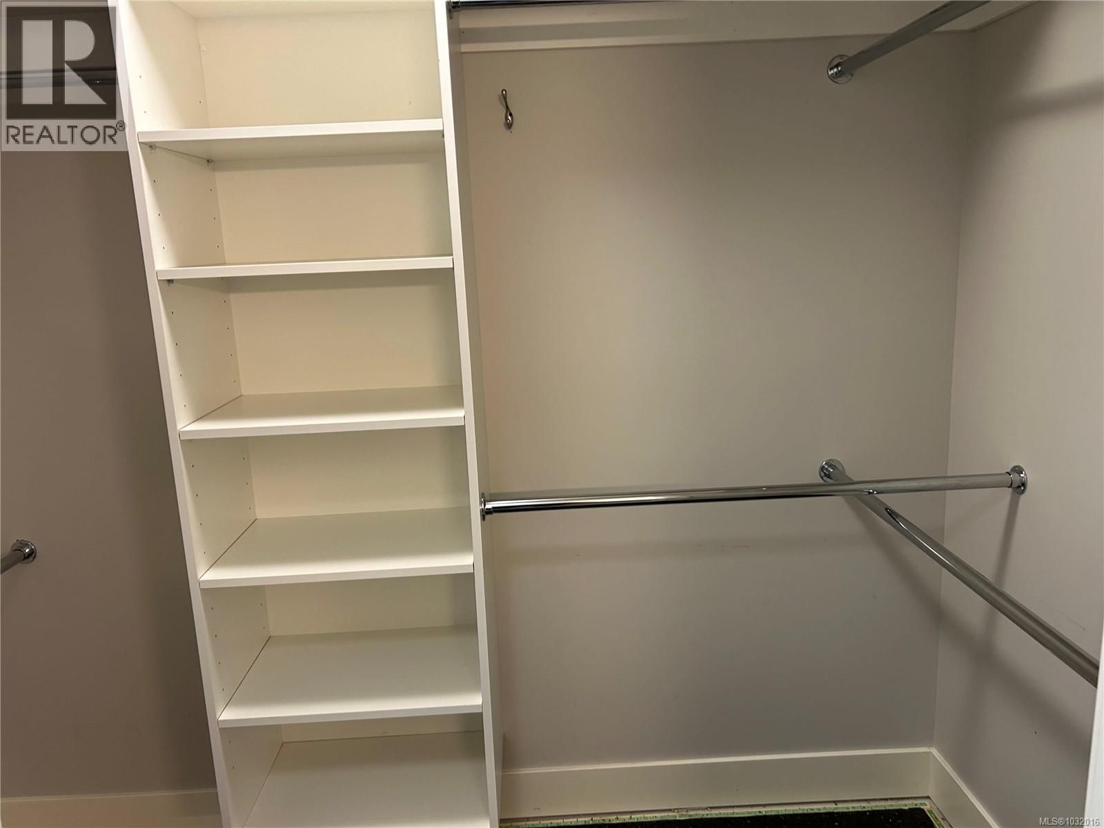 6568 FELDERHOF ROAD Image 25