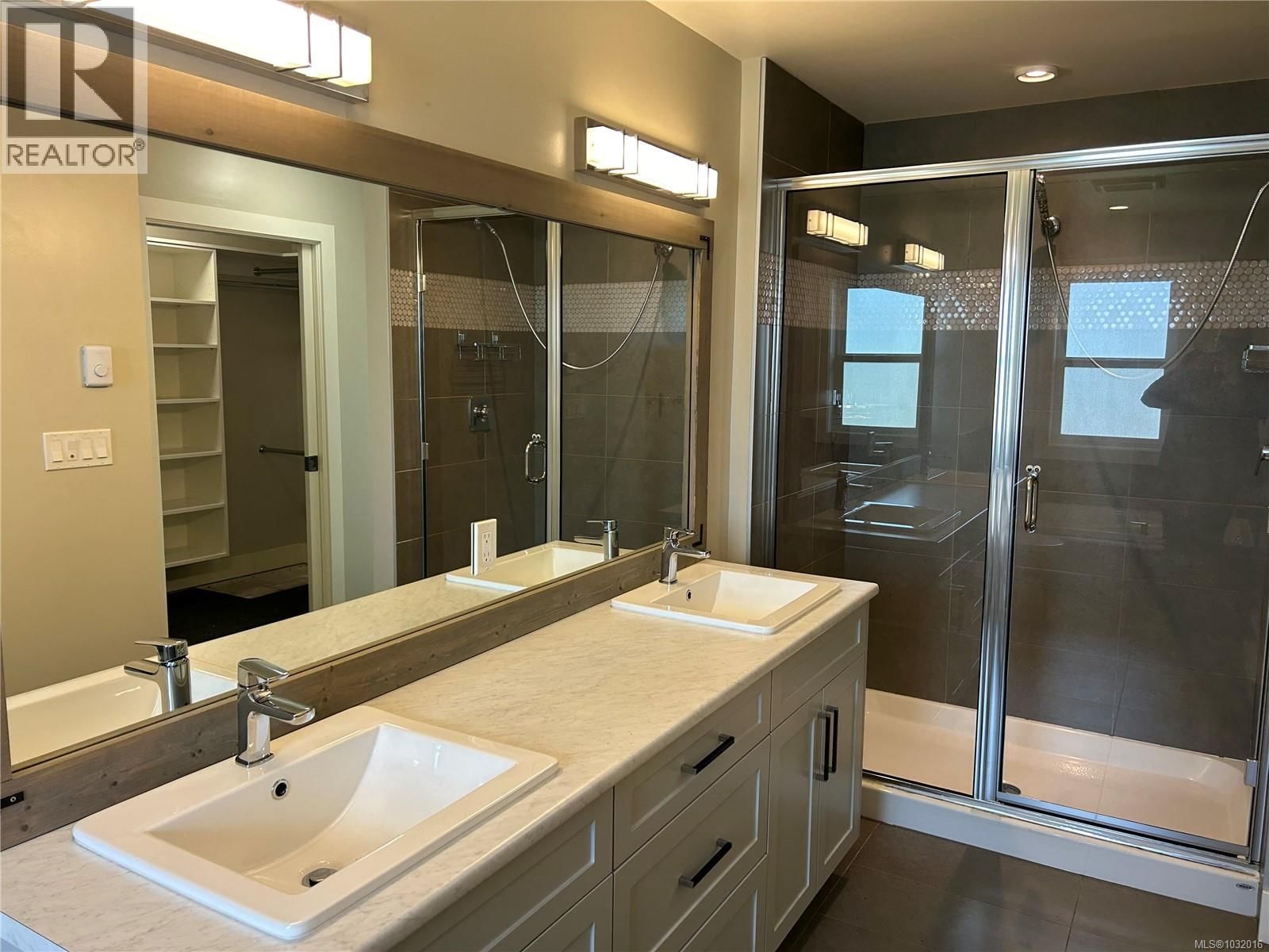 6568 FELDERHOF ROAD Image 26