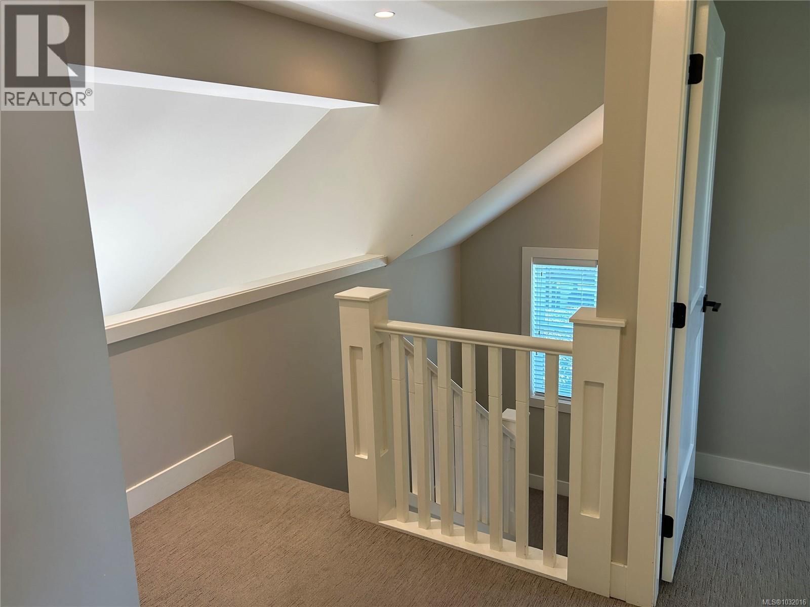 6568 FELDERHOF ROAD Image 27