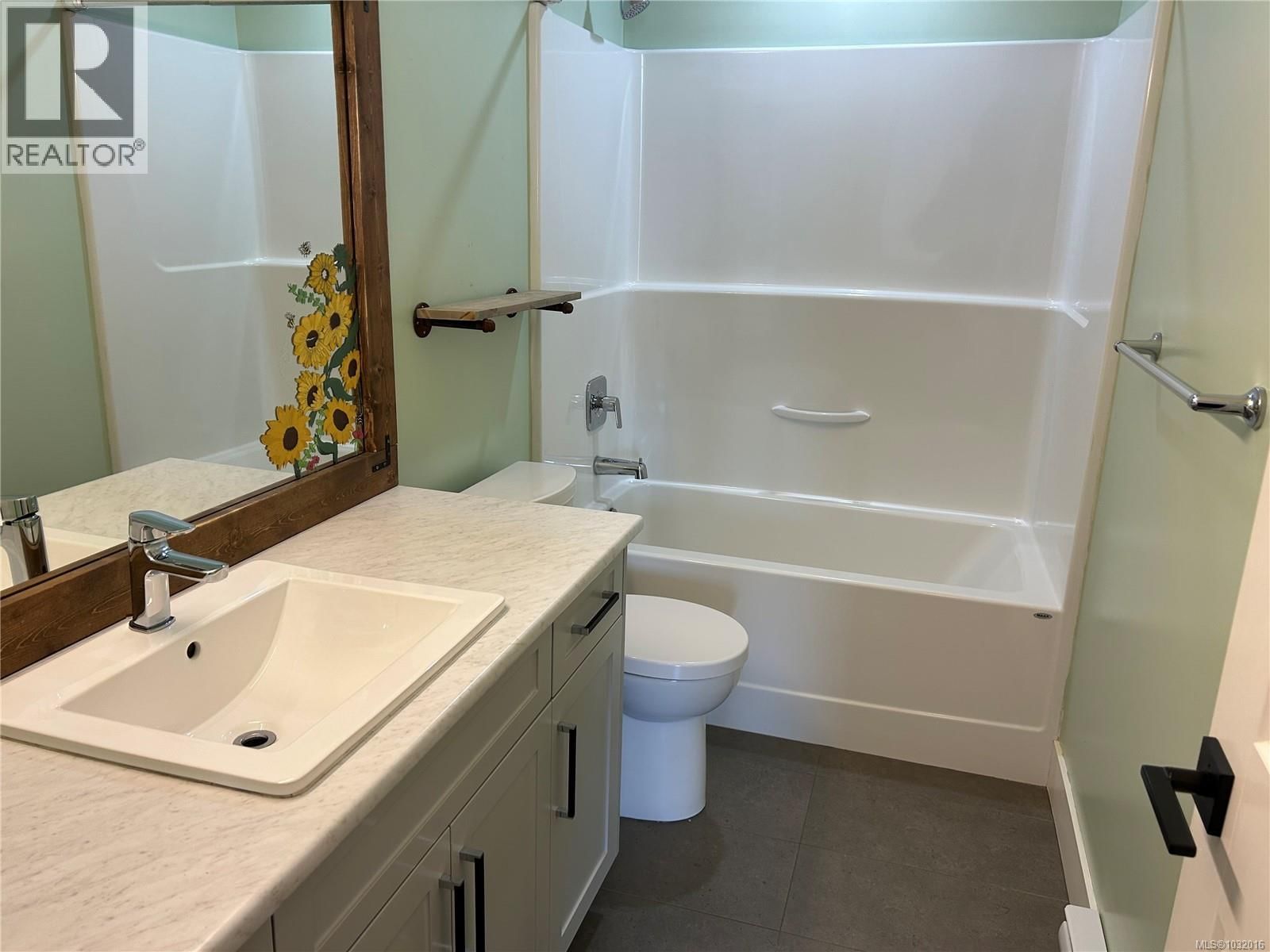 6568 FELDERHOF ROAD Image 33