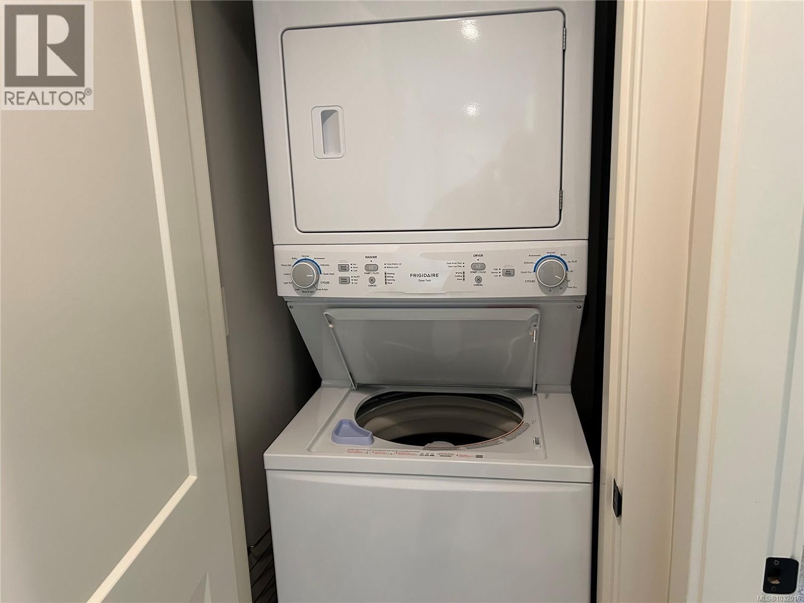 6568 FELDERHOF ROAD Image 34