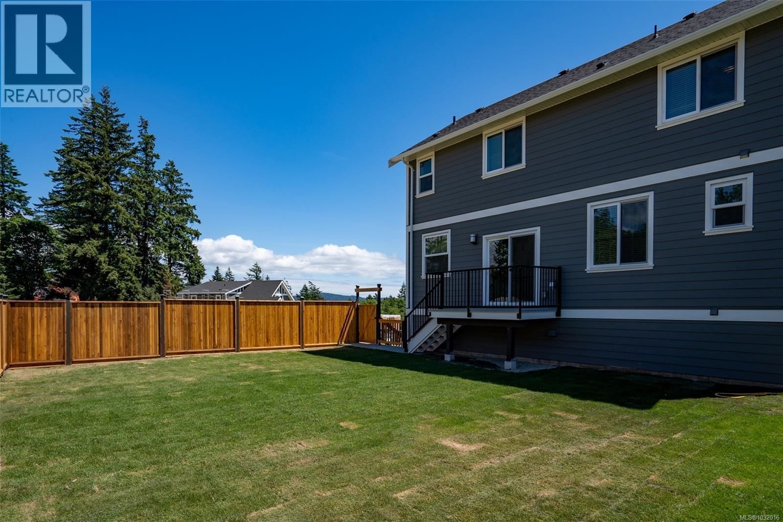 6568 FELDERHOF ROAD Image 35