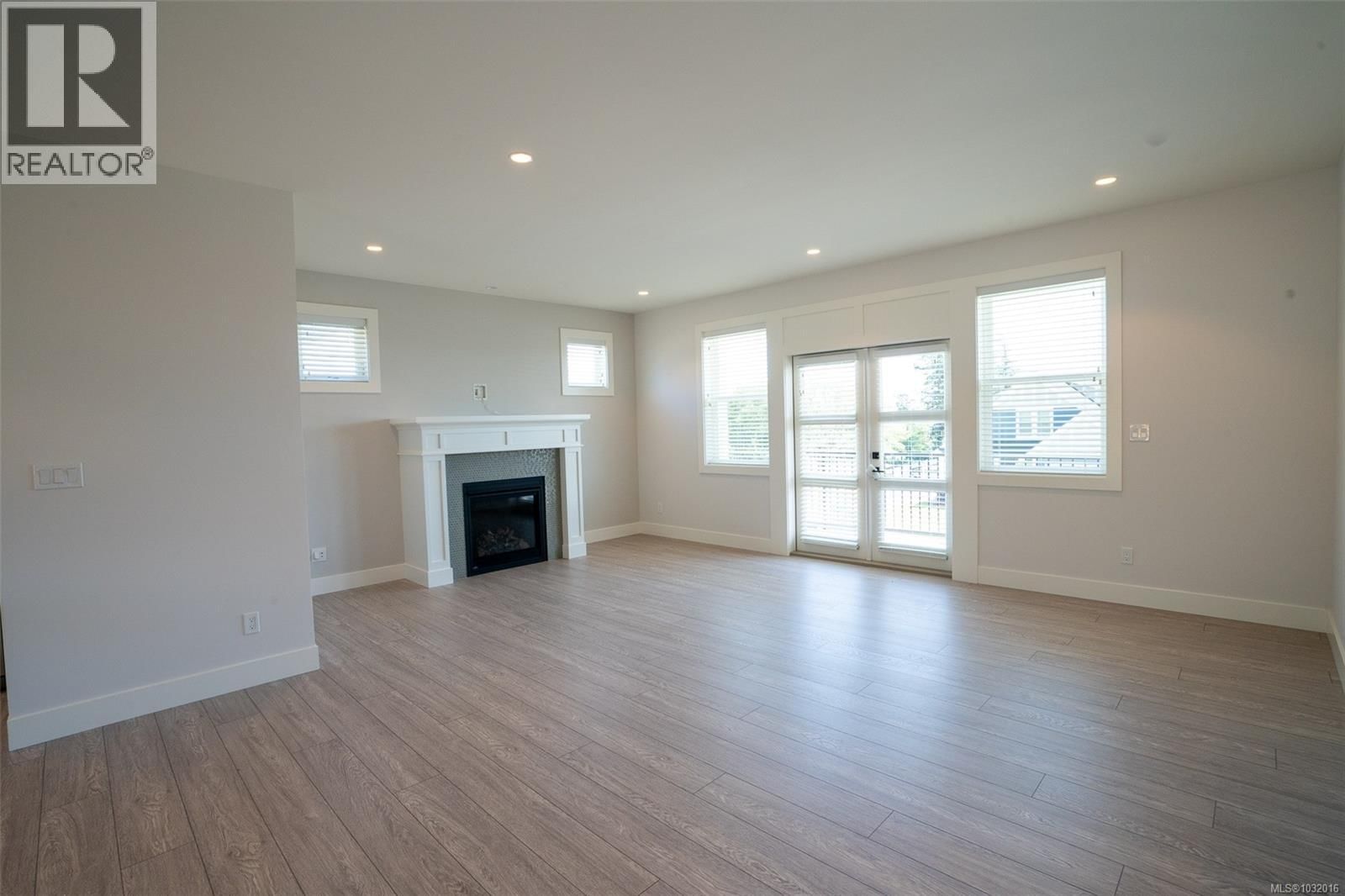 6568 FELDERHOF ROAD Image 6