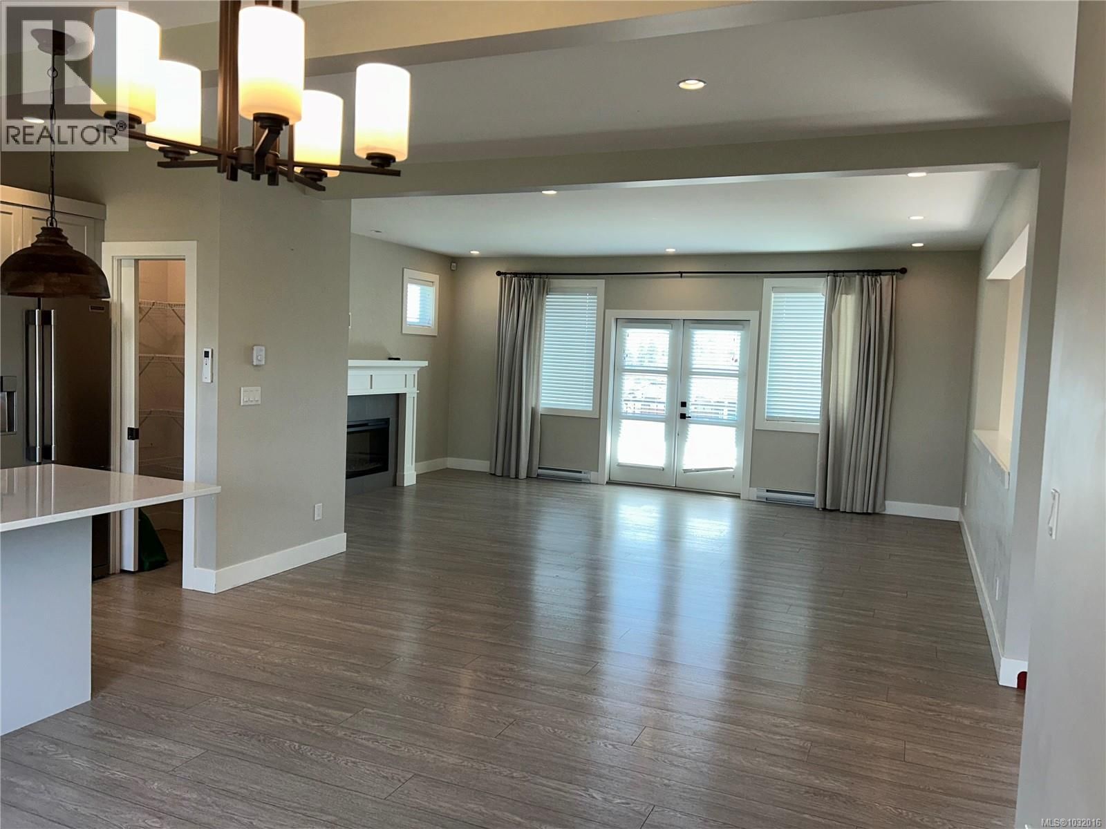 6568 FELDERHOF ROAD Image 7