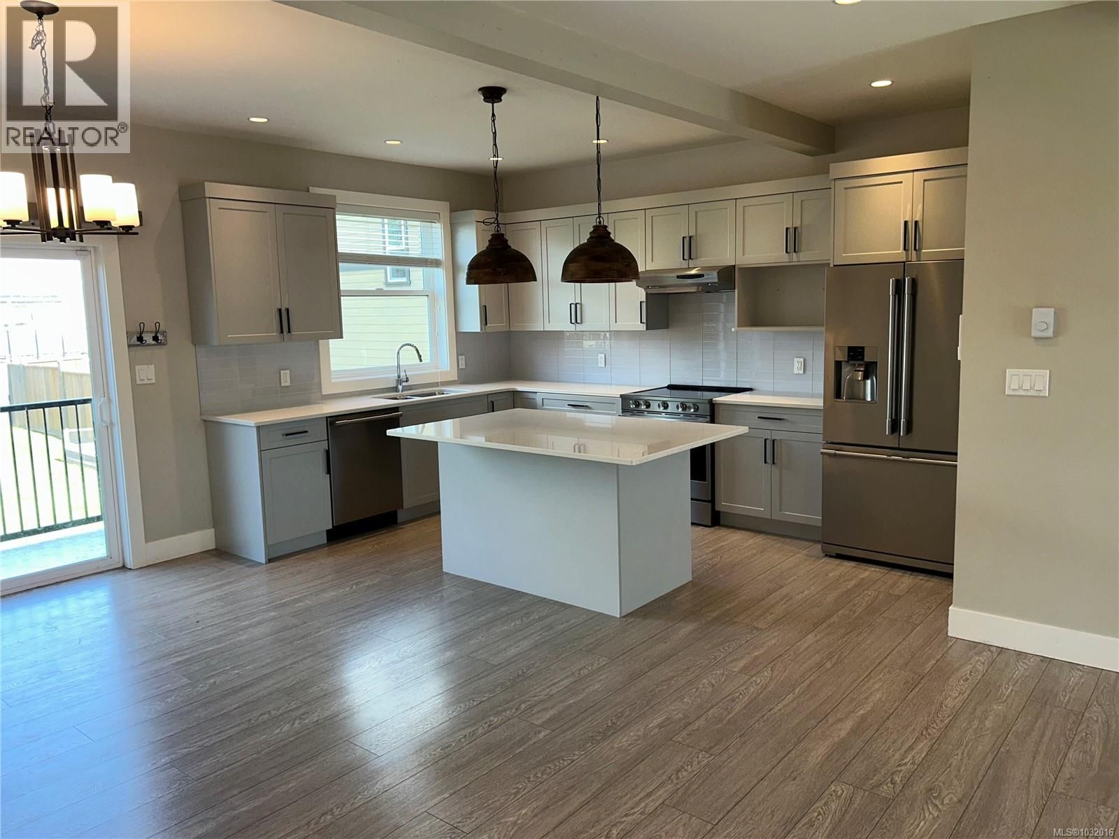 6568 FELDERHOF ROAD Image 9