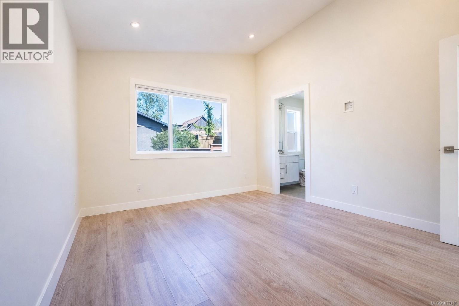 109 - 3429 HAPPY VALLEY ROAD Image 13