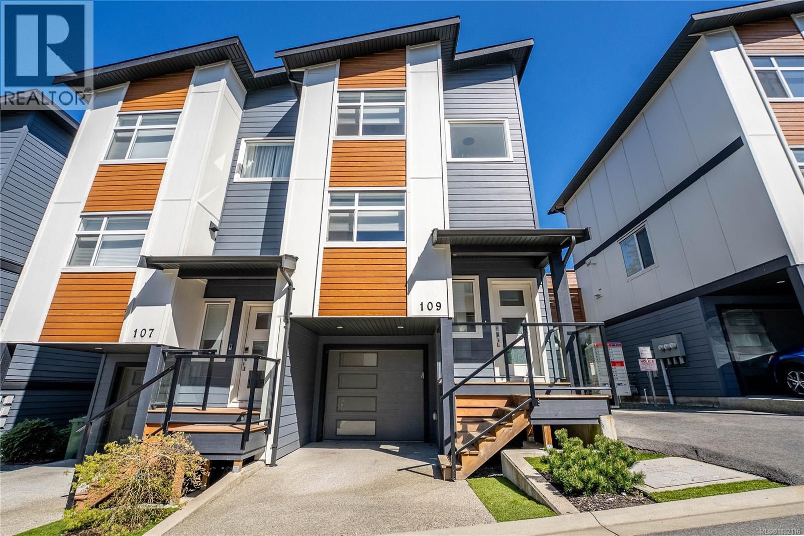 109 - 3429 HAPPY VALLEY ROAD Image 28