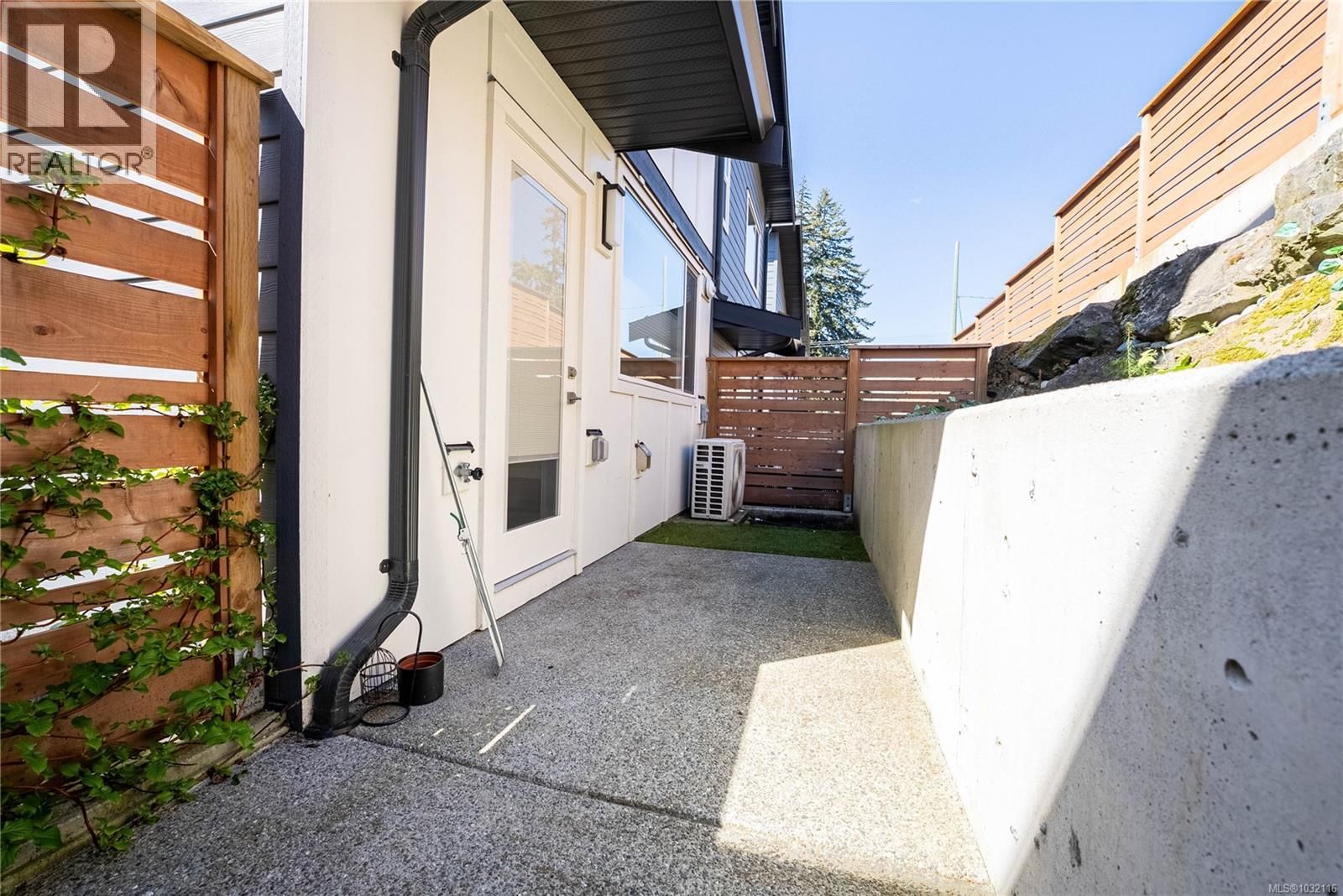 109 - 3429 HAPPY VALLEY ROAD Image 30