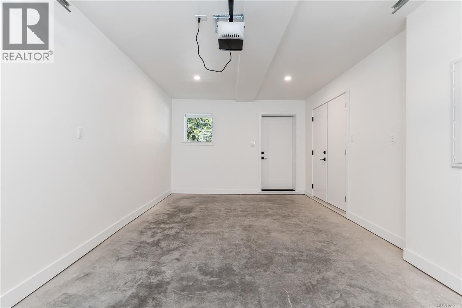 2821 CASTER PLACE Image 32